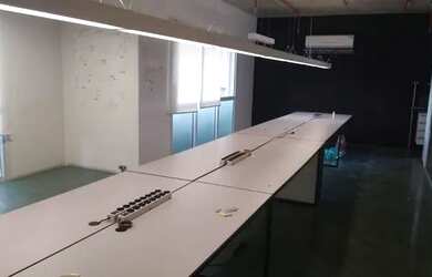 Imagem: O depósito possui 2 Vagas na garagem, 85m² de Área e está