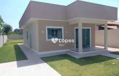 Imagem: A casa possui 3 Dormitórios, 2 Banheiros, 5 Vagas na garagem