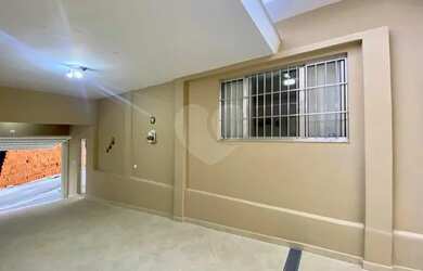 Imagem: A casa possui 2 Dormitórios, 2 Banheiros, 3 Vagas na garagem