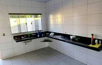 Imagem: A casa possui 2 Dormitórios, 1 Banheiro, 1 Vaga na garagem