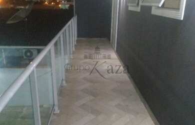 Imagem: A casa possui 2 Dormitórios, 4 Banheiros, 5 Vagas na garagem