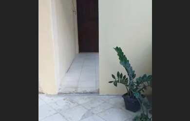 Imagem: A casa possui 1 Dormitório, 1 Banheiro e está localizado