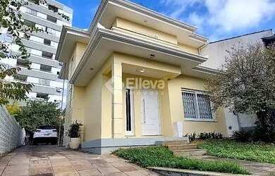 Imagem: A casa possui 3 Dormitórios, 3 Banheiros, 3 Vagas na garagem