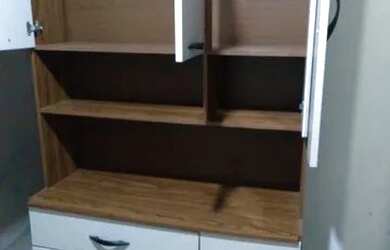 Imagem 3: Geladeira e armário. 