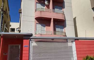 Imagem: O apartamento possui 1 Dormitório, 1 Banheiro, 1 Vaga na garagem