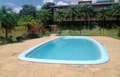 Imagem: A casa em condomínio possui 3 Dormitórios, 1 Banheiro, 2 Vagas