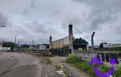 Imagem: O terreno e possui Dormitórios, Suítes, Banheiros, 2297-0m²