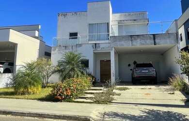 Imagem: A casa em condomínio possui 4 Dormitórios, 5 Banheiros, 2