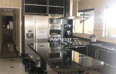 Imagem: A casa possui 4 Dormitórios, 5 Banheiros, 5 Vagas na garagem