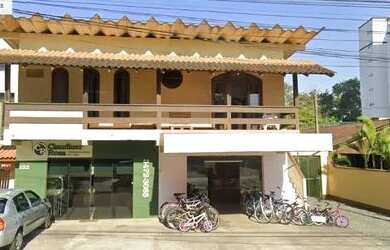 Imagem: A casa possui 5 Dormitórios, 5 Banheiros, 5 Vagas na garagem