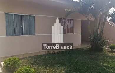 Imagem: A casa possui 4 Dormitórios, 4 Banheiros, 2 Vagas na garagem