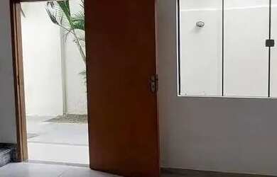 Imagem: A casa em condomínio possui 3 Dormitórios, 2 Banheiros, 1