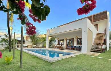 Imagem: A casa possui 3 Dormitórios, 4 Banheiros, 2 Vagas na garagem