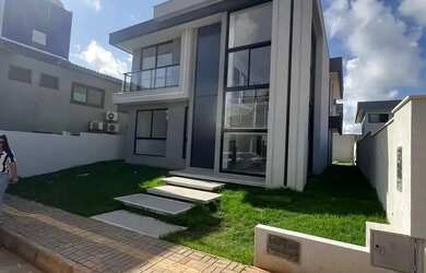 Imagem: A casa em condomínio possui 4 Dormitórios, 2 Banheiros, 3