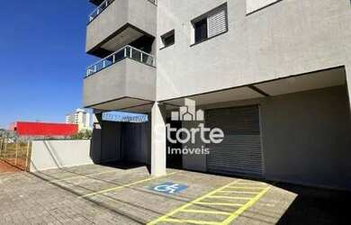 Imagem: O depósito possui 4 Vagas na garagem, 74m² de Área, Imóvel