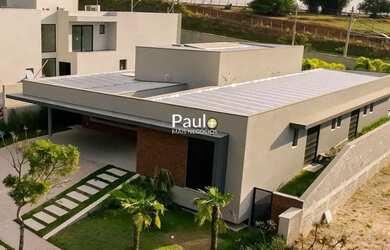 Imagem: A casa em condomínio possui 4 Dormitórios, 2 Banheiros, 2