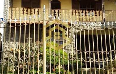 Imagem: A casa possui 4 Dormitórios, 3 Banheiros, 3 Vagas na garagem