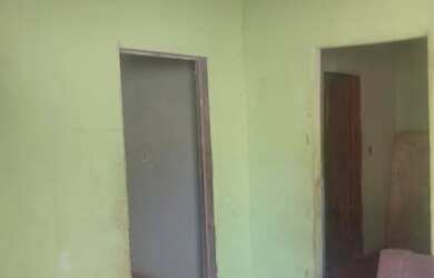 Imagem: A casa possui 2 Dormitórios e 1 Banheiro e está localizado