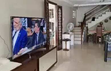 Imagem: A casa possui 5 Dormitórios, 5 Banheiros, 5 Vagas na garagem