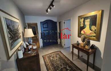 Imagem: O apartamento possui 4 Dormitórios, 4 Banheiros, 2 Vagas na