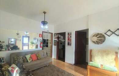 Imagem 2: Casa Ampla de 3 dormitórios sendo 1 suíte. Garagem coberta 2 carros. Pátio frente e fundos