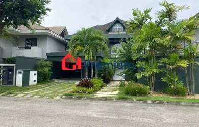 Imagem: A casa em condomínio possui 5 Dormitórios, 5 Banheiros, 3