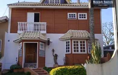 Imagem: A casa em condomínio possui 5 Dormitórios, 5 Banheiros, 3