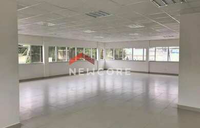 Imagem: O depósito possui 1 Vaga na garagem, 124m² de Área e está