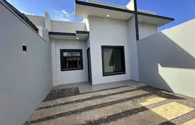 Imagem: A casa possui 2 Dormitórios, 1 Banheiro, 2 Vagas na garagem