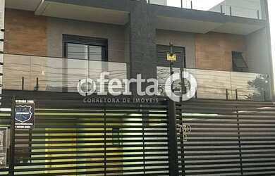 Imagem: A casa possui 3 Dormitórios, 3 Banheiros, 2 Vagas na garagem