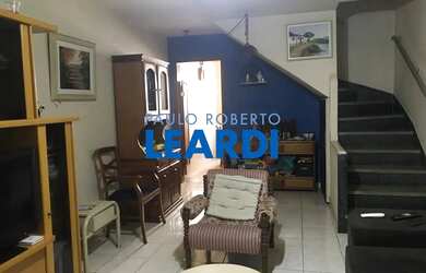 Imagem: A casa à venda possui 2 Dormitórios, 2 Banheiros, 1 Vaga na