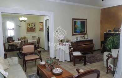 Imagem: A casa possui 3 Dormitórios, 3 Banheiros, 2 Vagas na garagem