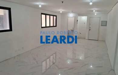 Imagem: O depósito possui 2 Vagas na garagem e 55m² de Área e está