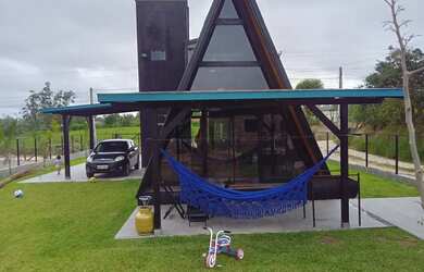 Imagem: A casa possui 2 Dormitórios, 2 Banheiros, 1 Vaga na garagem