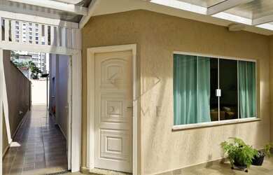 Imagem: A casa possui 3 Dormitórios, 3 Banheiros, 3 Vagas na garagem