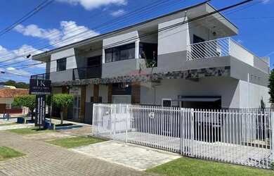 Imagem: A casa possui 4 Dormitórios, 4 Banheiros, 3 Vagas na garagem