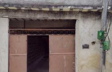 Imagem: A casa possui 1 Dormitório, 1 Banheiro, 1 Vaga na garagem e