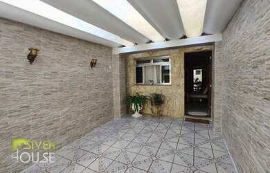 Imagem: A casa possui 2 Dormitórios, 2 Banheiros, 2 Vagas na garagem