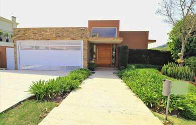 Imagem: A casa em condomínio possui 5 Dormitórios, 5 Banheiros, 4