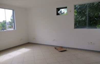 Imagem 14: Galpão com 2.200 metros no Civit II com dois pórticos 10 e 30 tonetadas