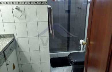 Imagem: A casa possui 4 Dormitórios, 5 Banheiros, 3 Vagas na garagem