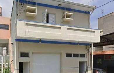 Imagem: O depósito possui 2 Vagas na garagem, 520m² de Área e está