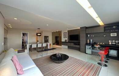 Imagem: O apartamento possui 4 Dormitórios, 5 Banheiros, 3 Vagas na