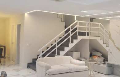 Imagem: A casa em condomínio possui 4 Dormitórios, 5 Banheiros, 3