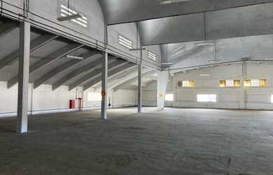 Imagem: O depósito possui 7213m² de Área e está localizado em Calçada