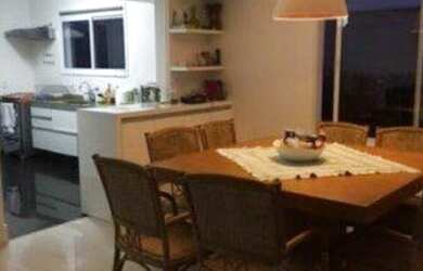 Imagem: A casa em condomínio possui 4 Dormitórios, 3 Banheiros, 4