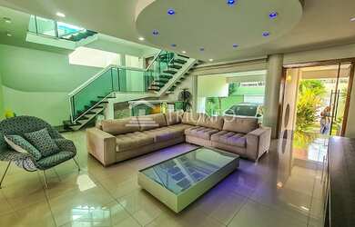 Imagem: A casa possui 3 Dormitórios, 4 Banheiros, 4 Vagas na garagem