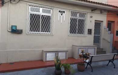 Imagem: A casa possui 3 Dormitórios e 2 Banheiros e está localizado