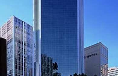 Imagem: O depósito possui 5 Vagas na garagem e 245m² de Área e está