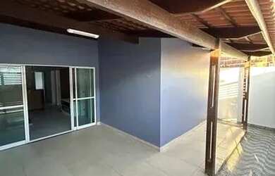 Imagem: A casa possui 3 Dormitórios, 2 Banheiros, 1 Vaga na garagem